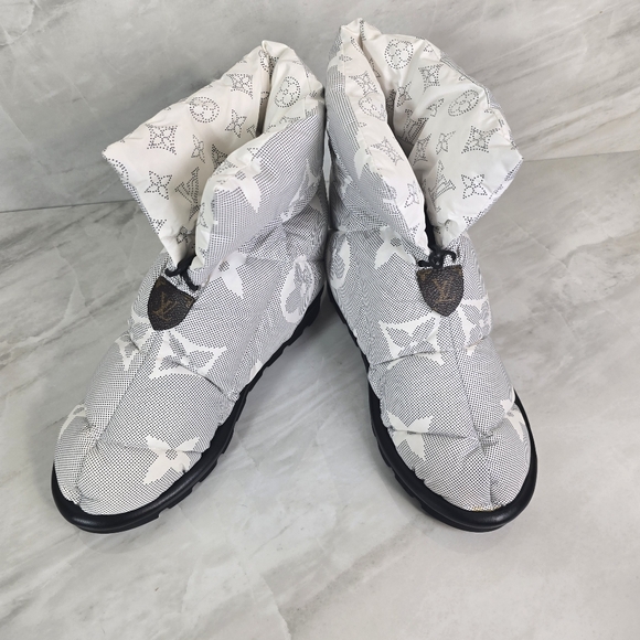 Louis Vuitton Monogram Puffer Boots - Picture 4 of 9